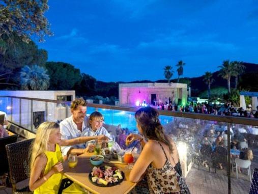Mobil Home Detente 8 Personnes Le Muy Ngoại thất bức ảnh